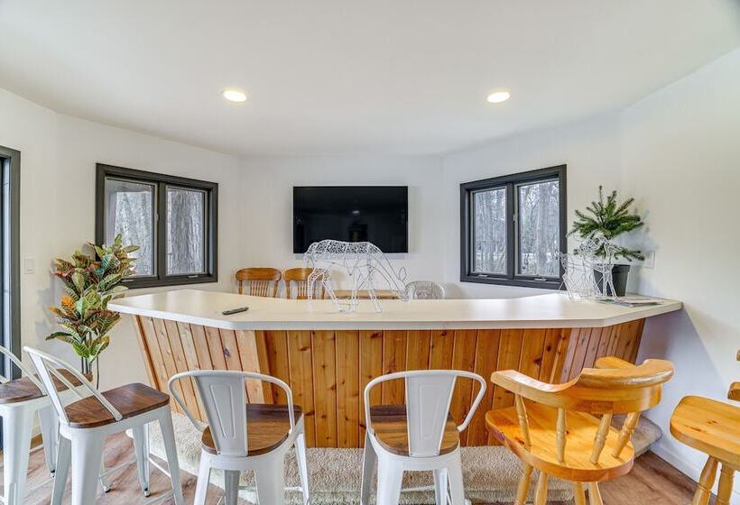 Lakefront East Stroudsburg Home W/ Hot Tub + Deck!