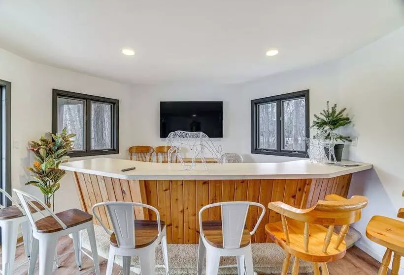 Lakefront East Stroudsburg Home W/ Hot Tub + Deck!