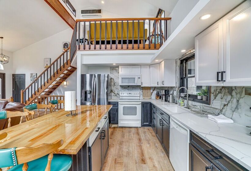 Lakefront East Stroudsburg Home W/ Hot Tub + Deck!