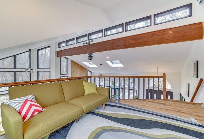 Lakefront East Stroudsburg Home W/ Hot Tub + Deck!