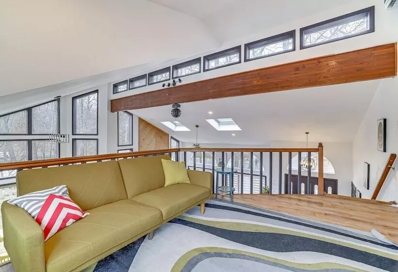 Lakefront East Stroudsburg Home W/ Hot Tub + Deck!