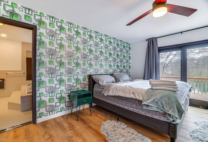 Lakefront East Stroudsburg Home W/ Hot Tub + Deck!