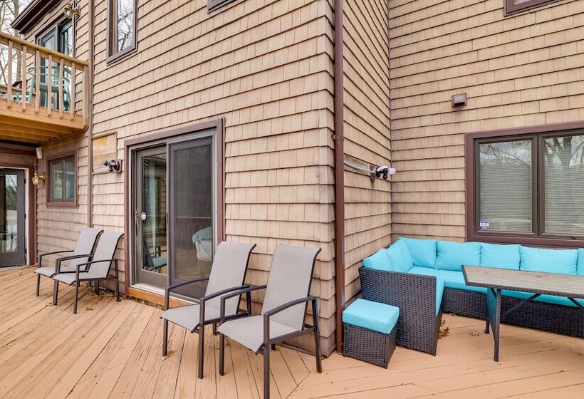 Lakefront East Stroudsburg Home W/ Hot Tub + Deck!