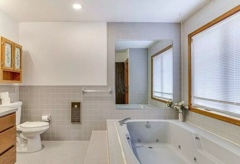 Lakefront East Stroudsburg Home W/ Hot Tub + Deck!