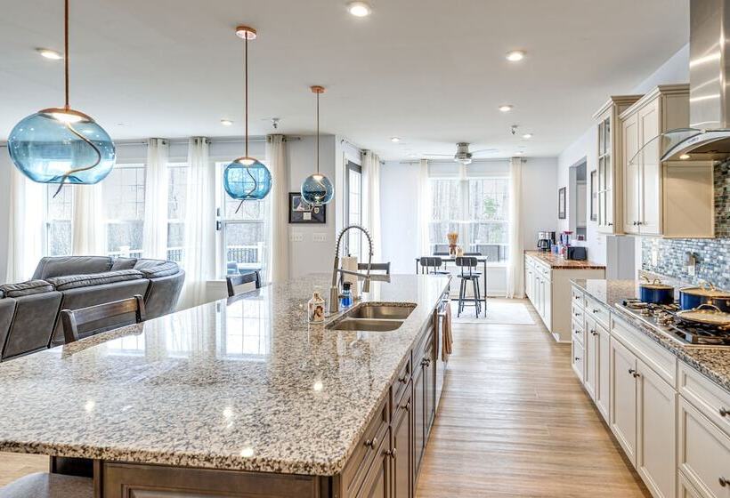 Lakefront Fredericksburg Home W/ Deck + Fire Pits!