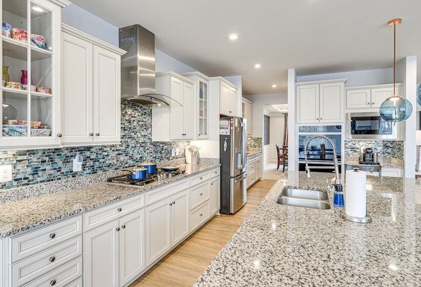 Lakefront Fredericksburg Home W/ Deck + Fire Pits!