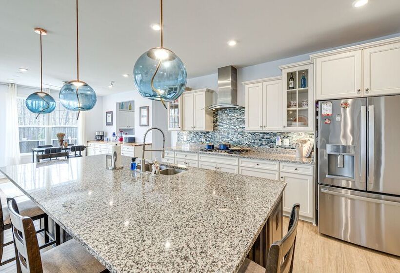 Lakefront Fredericksburg Home W/ Deck + Fire Pits!