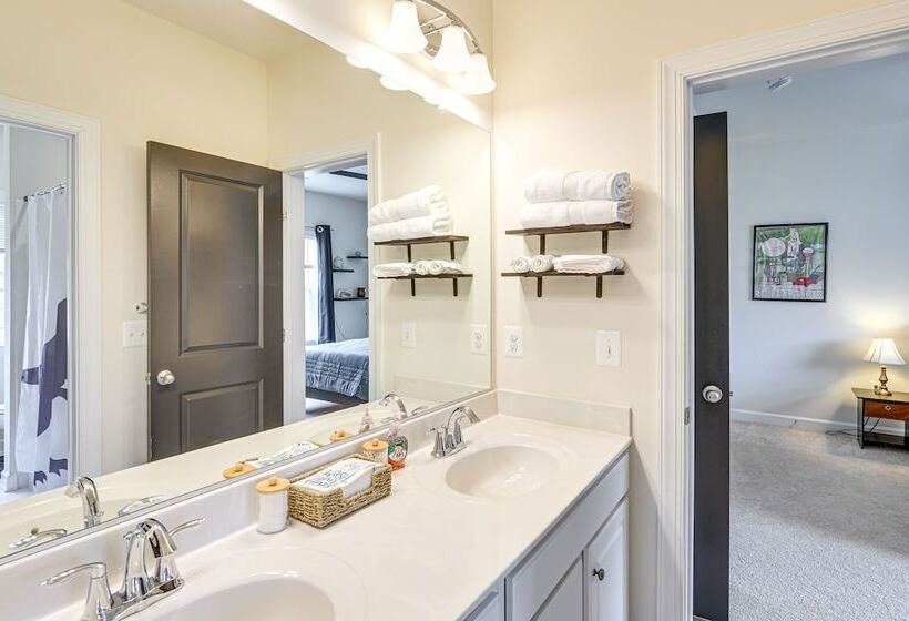 Lakefront Fredericksburg Home W/ Deck + Fire Pits!