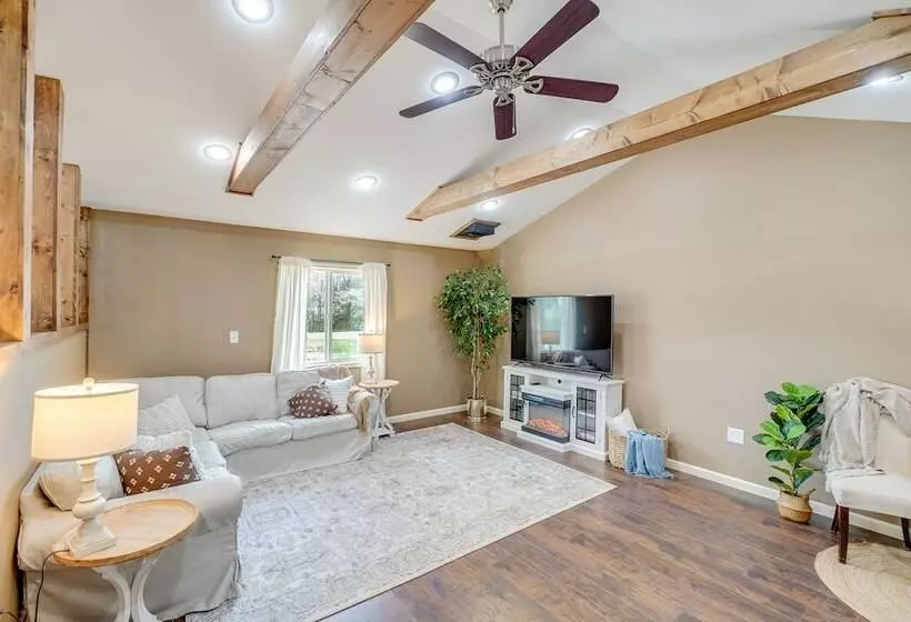 Peaceful Brandenburg Home ~ 6 Mi To Ohio River!