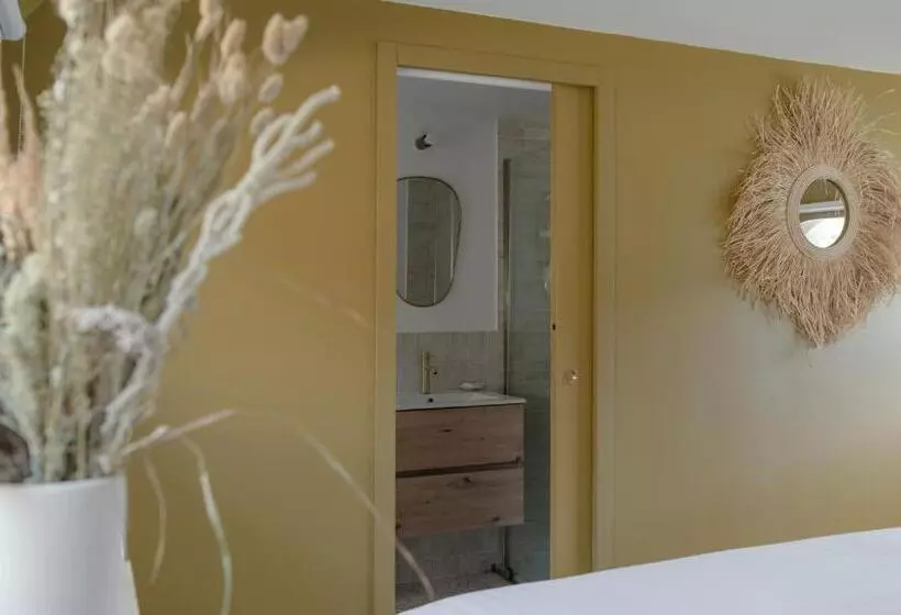 ペンション La Peniche   Bed And Bicycle   Aigues Mortes