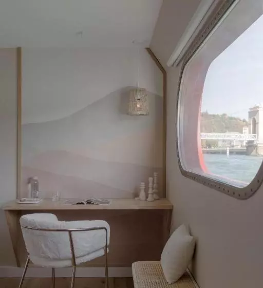 ペンション La Peniche   Bed And Bicycle   Aigues Mortes