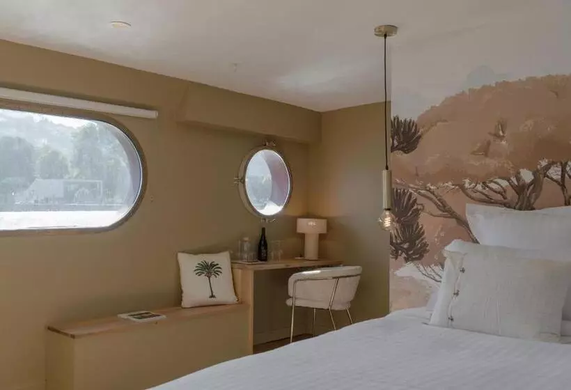 ペンション La Peniche   Bed And Bicycle   Aigues Mortes