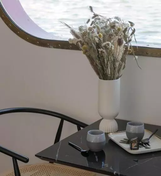 ペンション La Peniche   Bed And Bicycle   Aigues Mortes