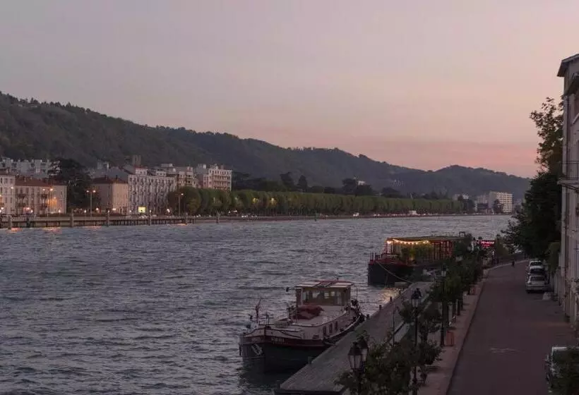 ペンション La Peniche   Bed And Bicycle   Aigues Mortes