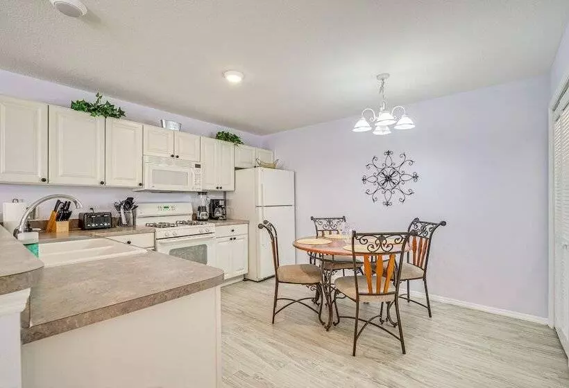 Home W/ Resort Amenities In The Villages