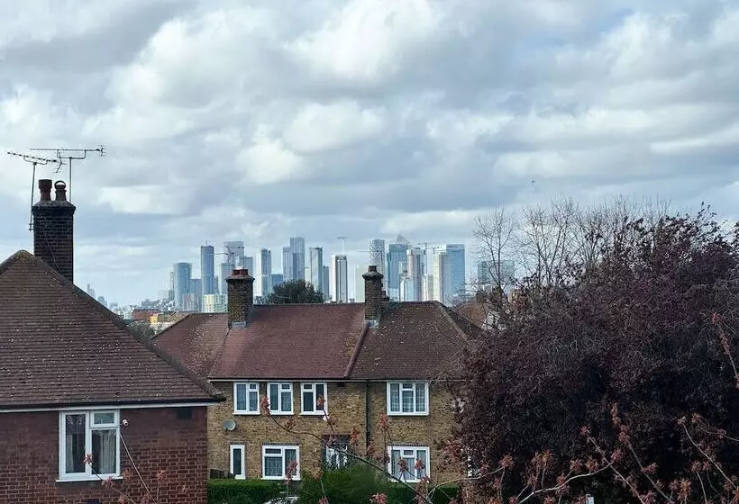 Residenssi 2 Bed Near The O2 Arena & Excel & Free Parking