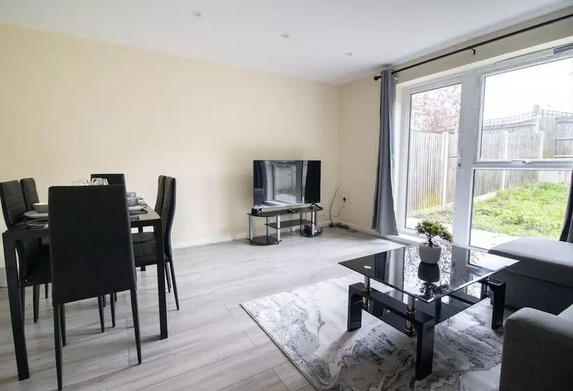 Residenssi 2 Bed Near The O2 Arena & Excel & Free Parking