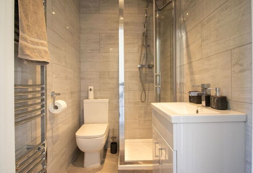 إقامة 2 Bed Near The O2 Arena & Excel & Free Parking