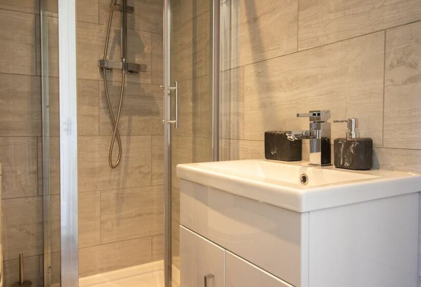 إقامة 2 Bed Near The O2 Arena & Excel & Free Parking