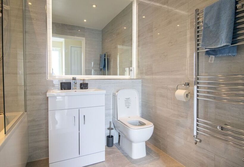 إقامة 2 Bed Near The O2 Arena & Excel & Free Parking