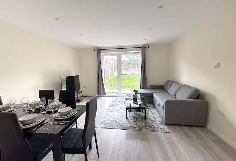 Residenssi 2 Bed Near The O2 Arena & Excel & Free Parking