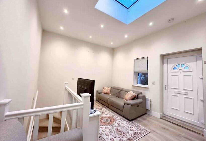 Rezydencja Charming Duplex 10min To London Bridge, Quiet