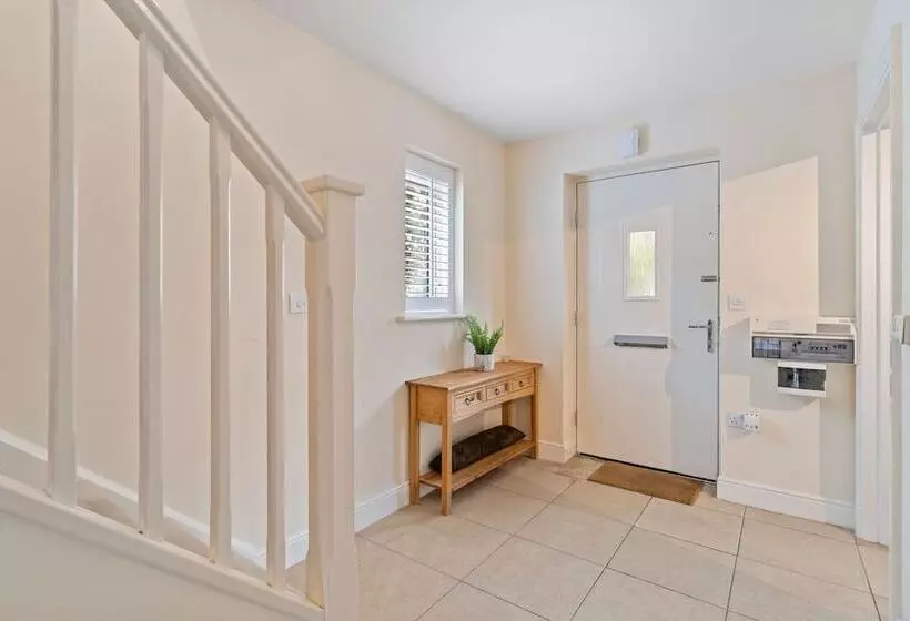 Residenssi Impeccable 3 Bed House In Hornchurch