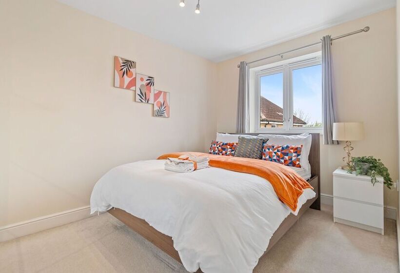 レジデンス Impeccable 3 Bed House In Hornchurch