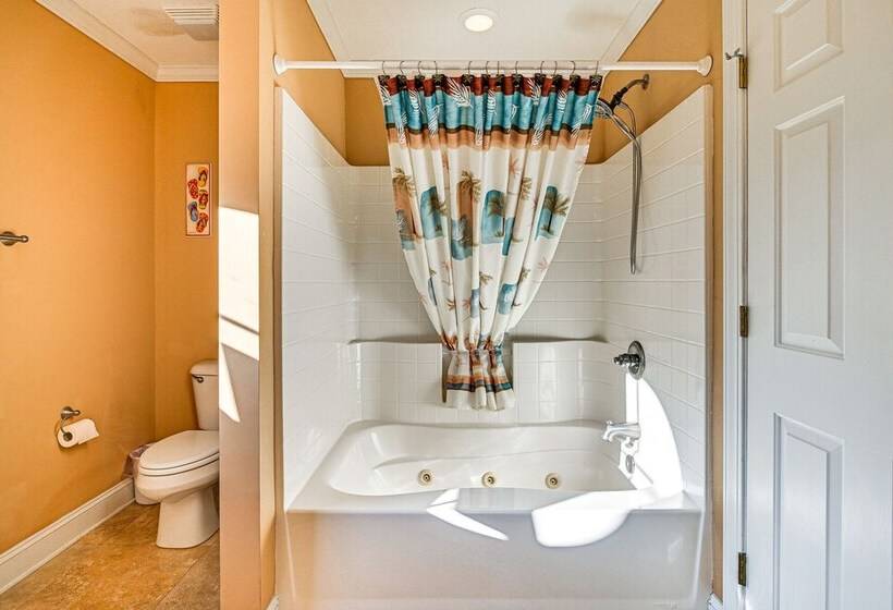 Spacious Murrells Inlet Home   Walk To Beach!