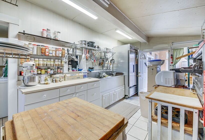 Spacious Round Pond House W/ On Site Trail Access!