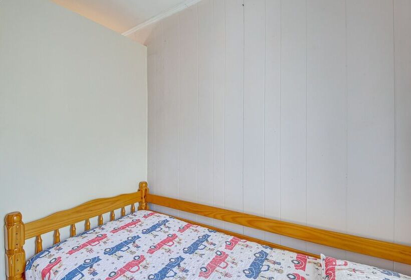 Spacious Round Pond House W/ On Site Trail Access!