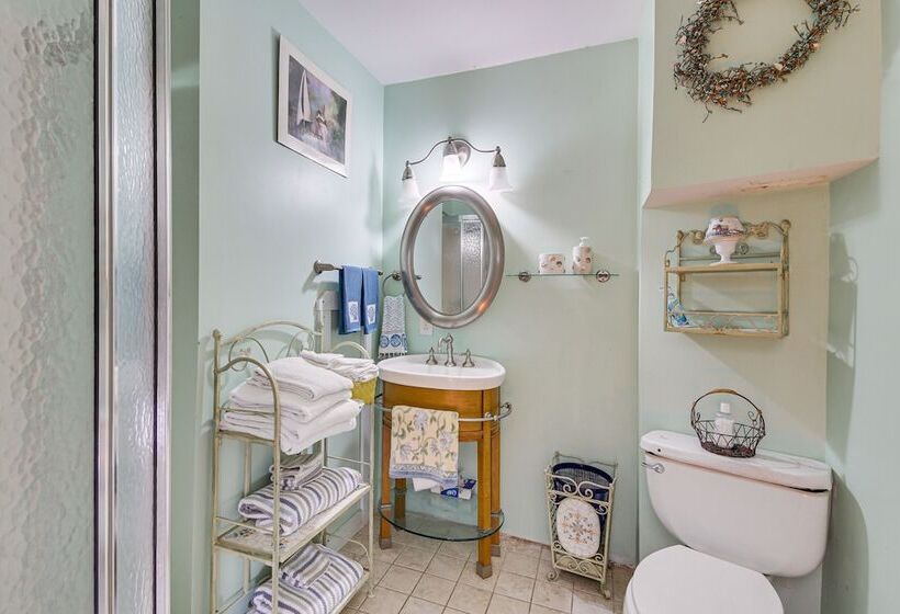 Spacious Round Pond House W/ On Site Trail Access!