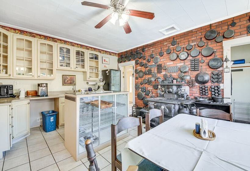 Spacious Round Pond House W/ On Site Trail Access!