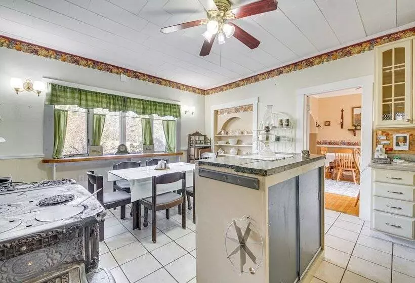 Spacious Round Pond House W/ On Site Trail Access!