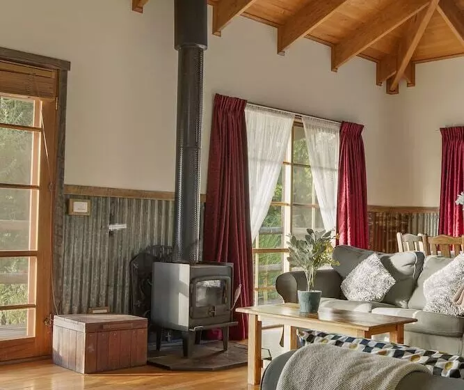 Stayau Sunset Cottage 2br Farm Retreat