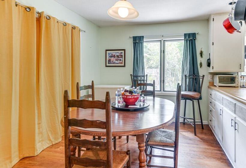 Near Golf & Marina: Sunset Beach Getaway!