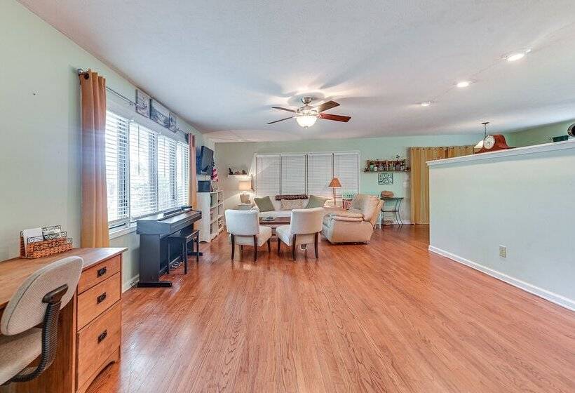 Near Golf & Marina: Sunset Beach Getaway!