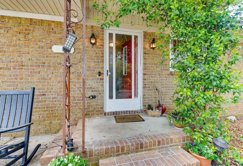 Near Golf & Marina: Sunset Beach Getaway!