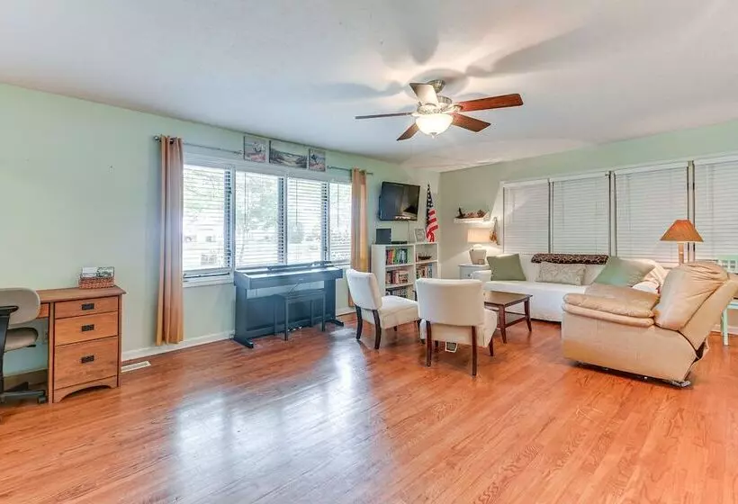 Near Golf & Marina: Sunset Beach Getaway!
