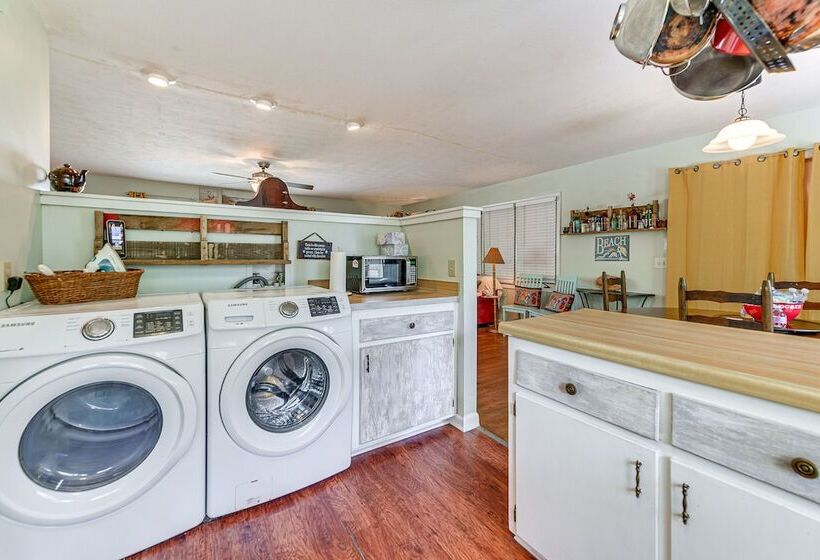 Near Golf & Marina: Sunset Beach Getaway!