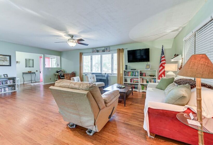 Near Golf & Marina: Sunset Beach Getaway!