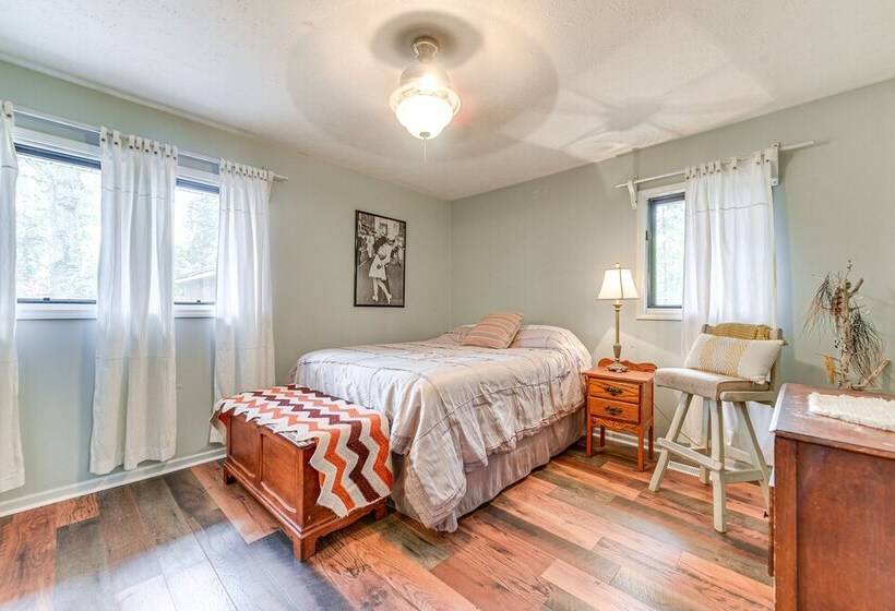 Near Golf & Marina: Sunset Beach Getaway!