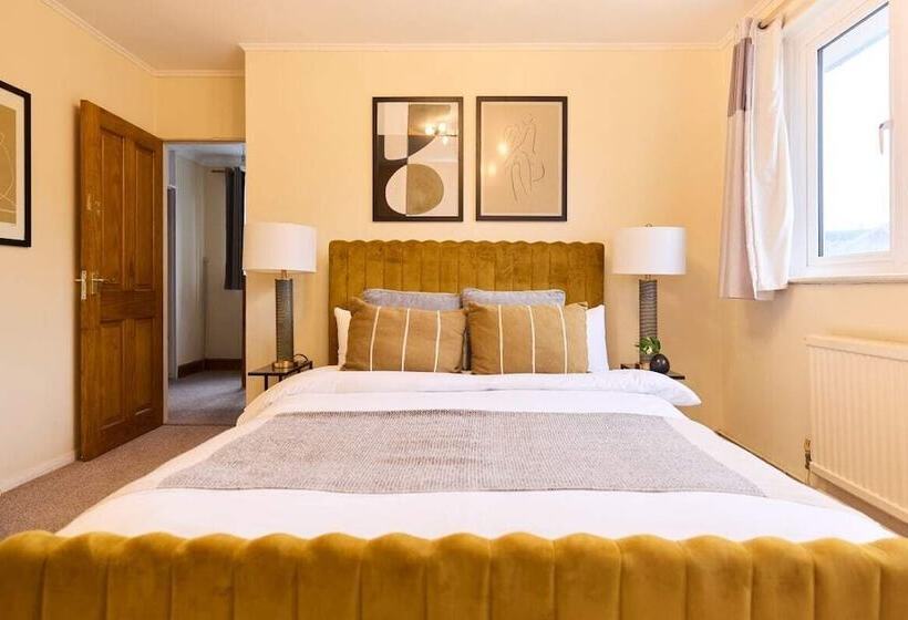 The Enfield Place Elegant 4bdr House With Garden