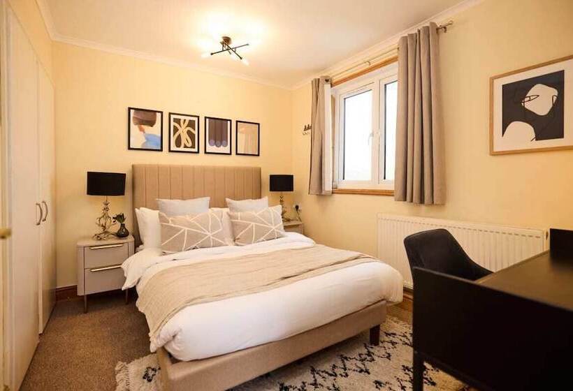 The Enfield Place Elegant 4bdr House With Garden