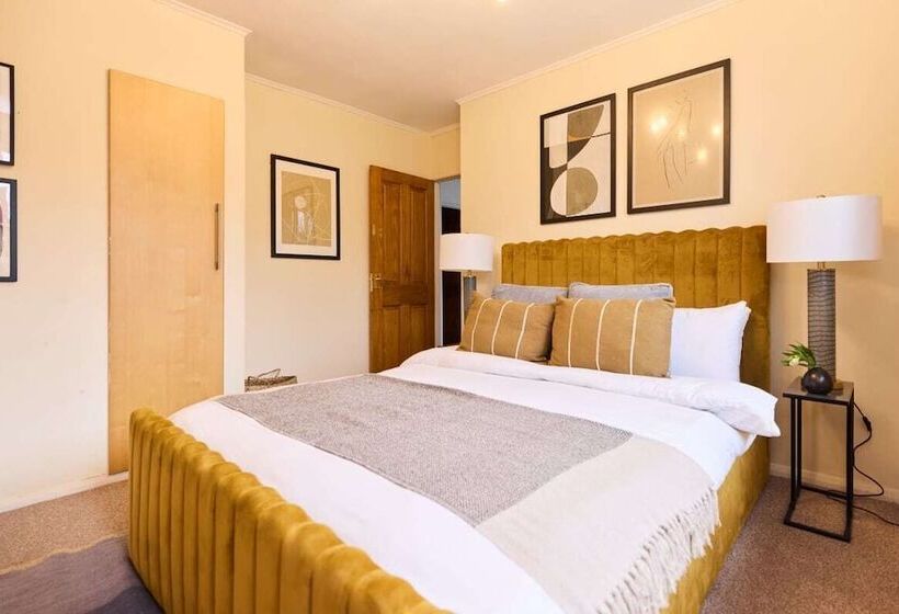 The Enfield Place Elegant 4bdr House With Garden