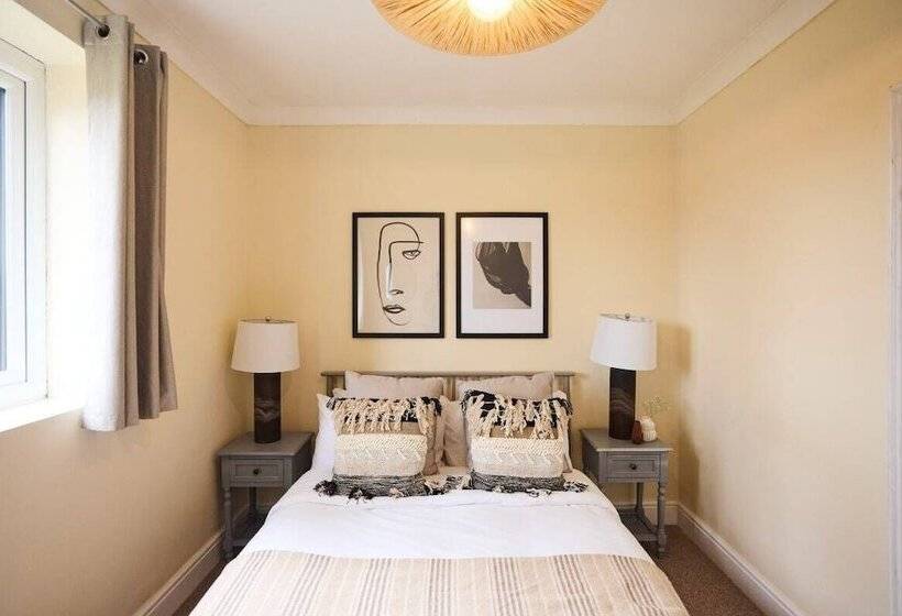 The Enfield Place Elegant 4bdr House With Garden