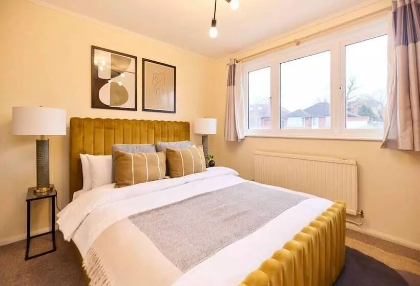 The Enfield Place   Elegant 4bdr House With Garden