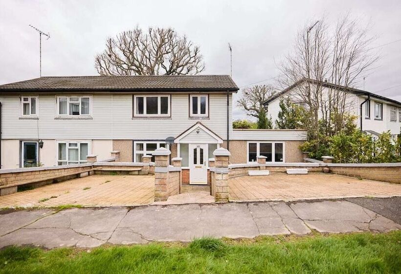 The Enfield Place Elegant 4bdr House With Garden