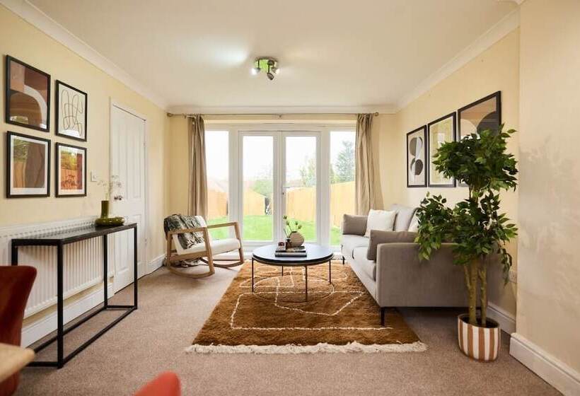 The Enfield Place Elegant 4bdr House With Garden