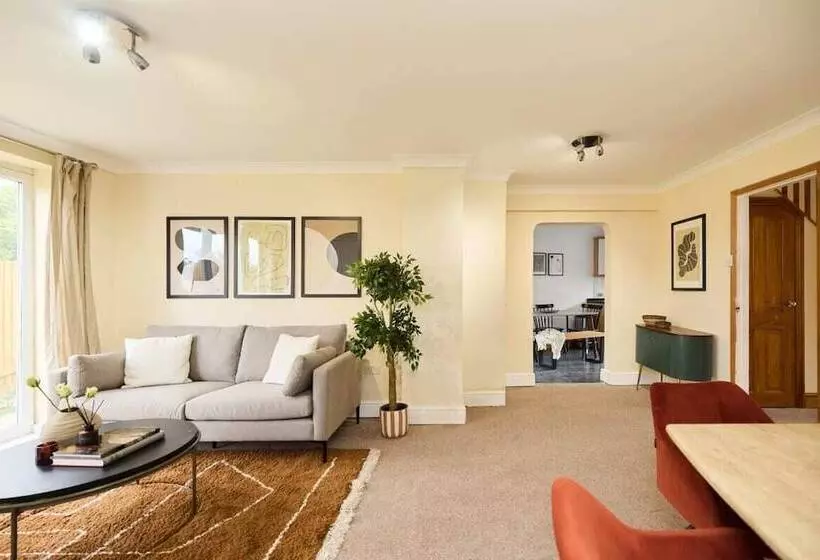 The Enfield Place   Elegant 4bdr House With Garden